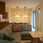 בית נופש Bright 4 Bedroom House With Living And Work Place *