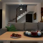 בית נופש Bright 4 Bedroom House With Living And Work Place