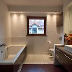 Bright 4 Bedroom House With Living And Work Place *