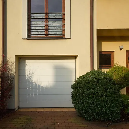 Bright 4 Bedroom House With Living Room, Work Place & Garden Warsaw