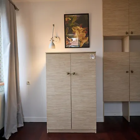 Bright 4 Bedroom House With Living Room, Work Place & Garden Warsaw בית נופש ורשה