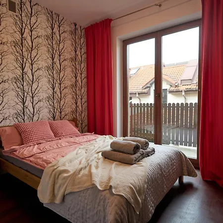 Bright 4 Bedroom House With Living And Work Place *