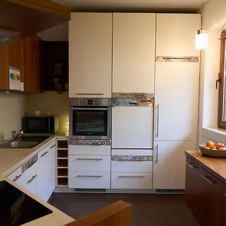 Bright 4 Bedroom House With Living And Work Place Warschau