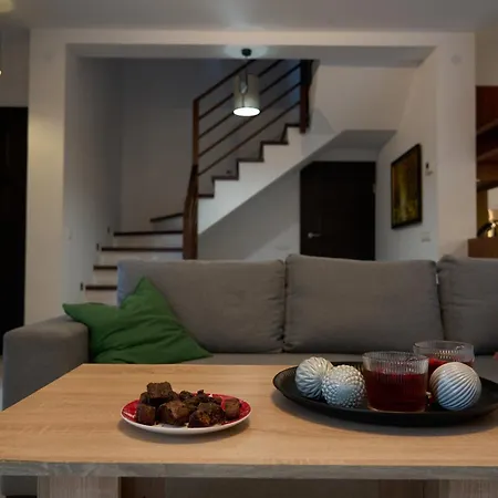 Vakantiehuis Bright 4 Bedroom House With Living And Work Place