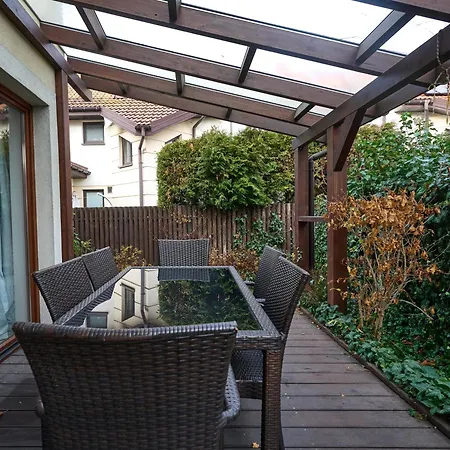Bright 4 Bedroom House With Living Room, Work Place & Garden Warsaw בית נופש *