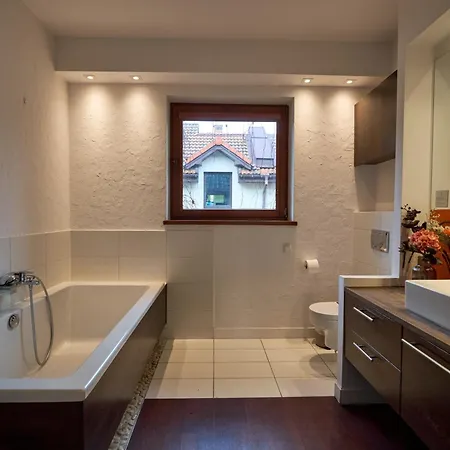 Bright 4 Bedroom House With Living Room, Work Place & Garden Warsaw *