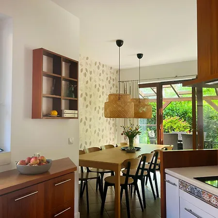 Bright 4 Bedroom House With Living Room, Work Place & Garden Warsaw *