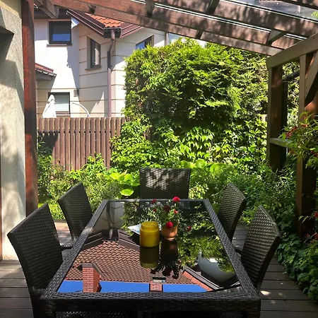 Bright 4 Bedroom House With Living Room, Work Place & Garden Warsaw