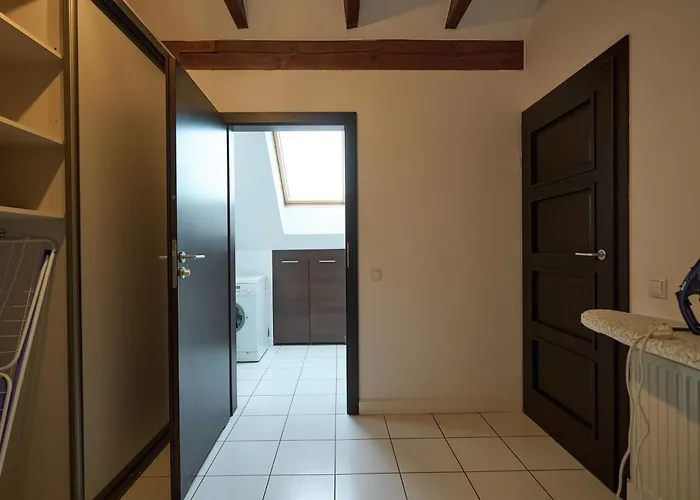 Vakantiehuis Bright 4 Bedroom House With Living And Work Place *