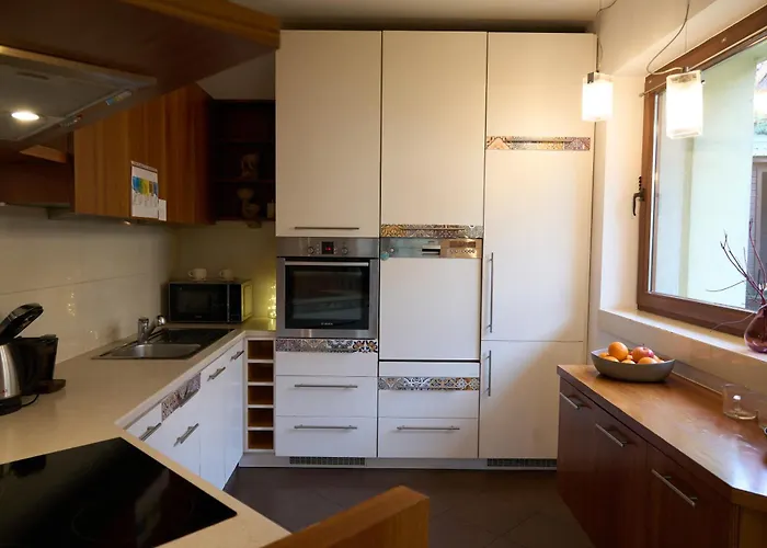 Bright 4 Bedroom House With Living And Work Place Warschau