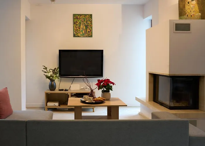 Bright 4 Bedroom House With Living And Work Place Vakantiehuis Warschau