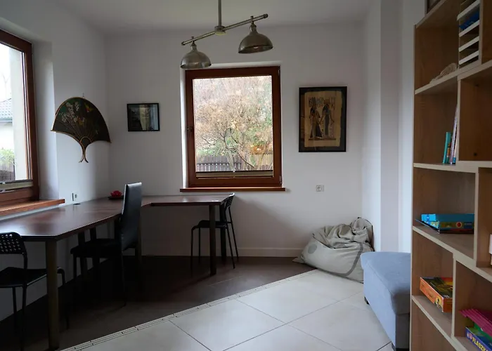 Vakantiehuis Bright 4 Bedroom House With Living And Work Place *