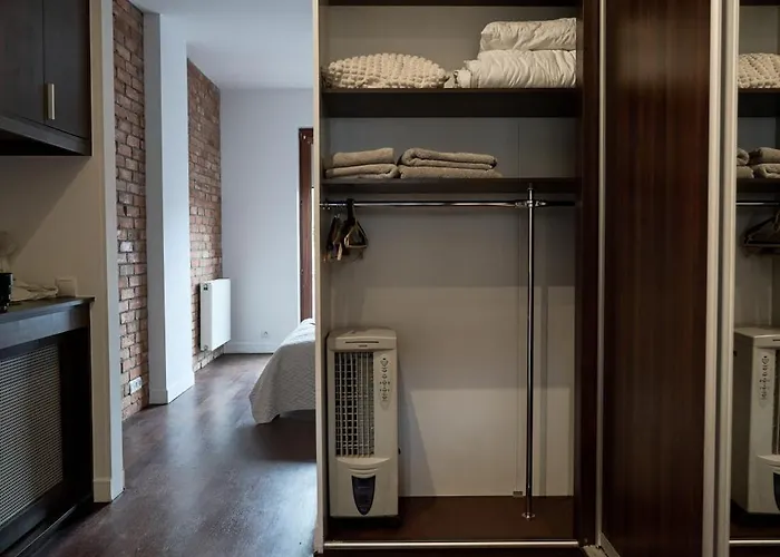 Bright 4 Bedroom House With Living And Work Place Prázdninový dům *