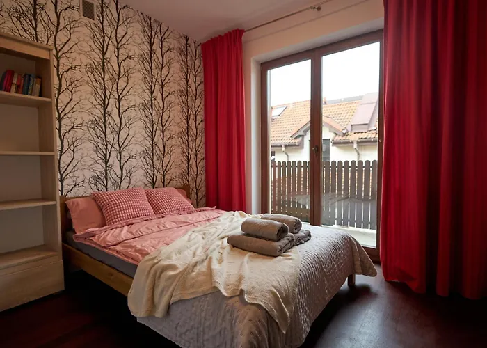 Bright 4 Bedroom House With Living And Work Place *