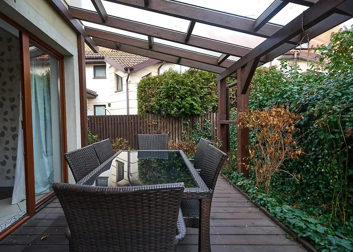 Bright 4 Bedroom House With Living And Work Place Prázdninový dům *